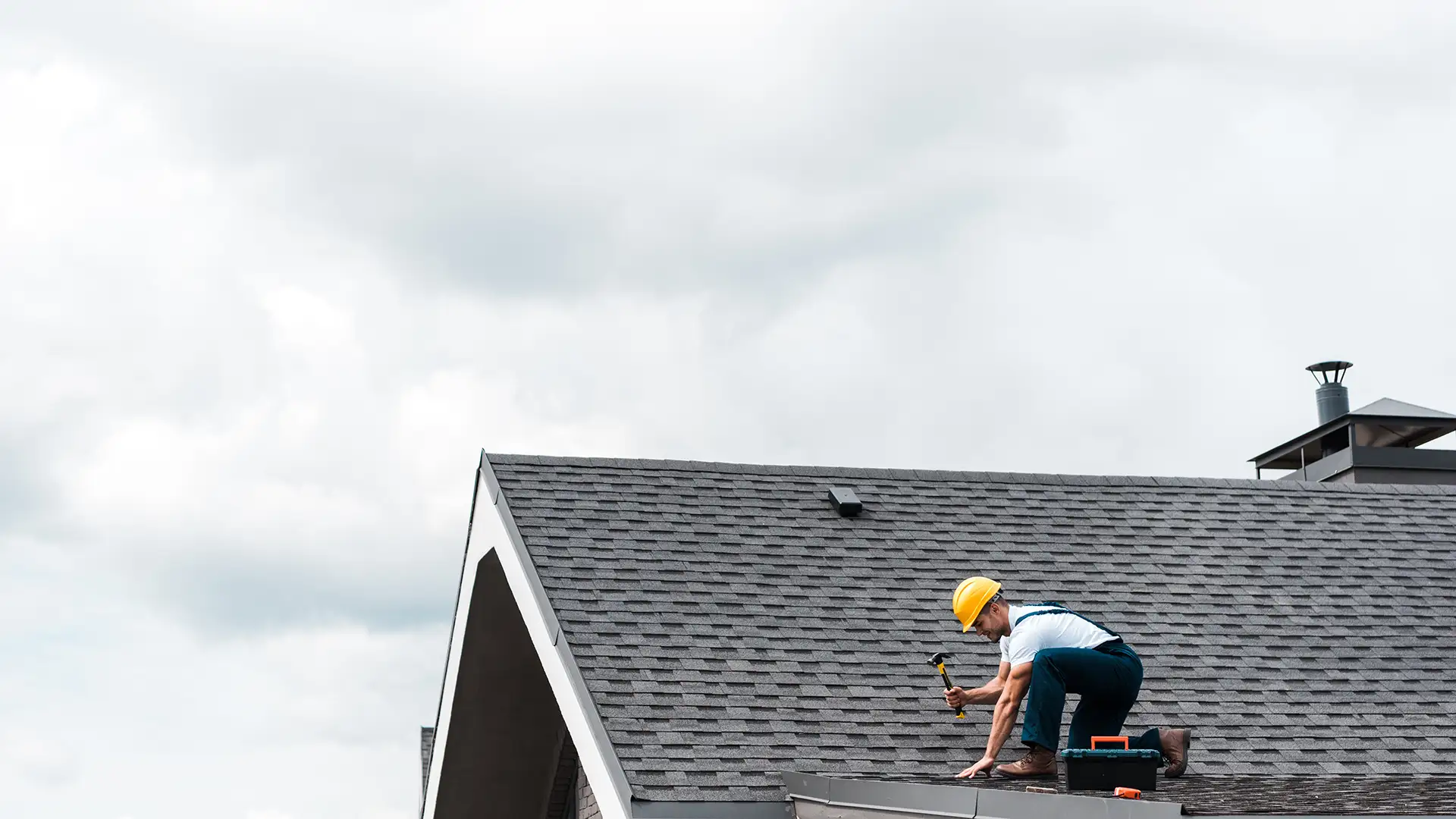 6 Questions to Ask When Hiring Professional Roofers