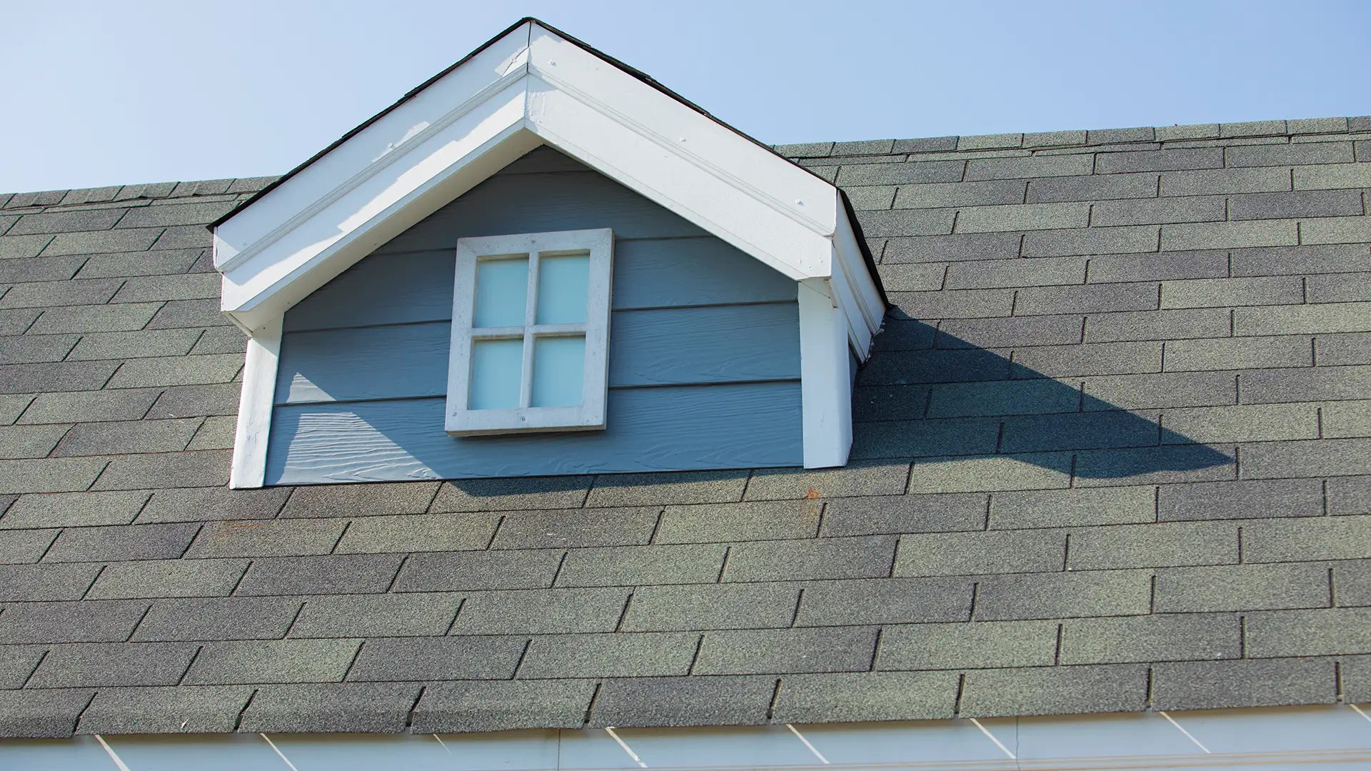 Is It Time to Call a Roofer to Install New Gutters on My Home?